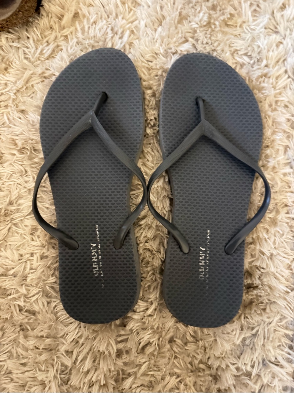 Old Navy Dark Gray Textured Flip Flops
